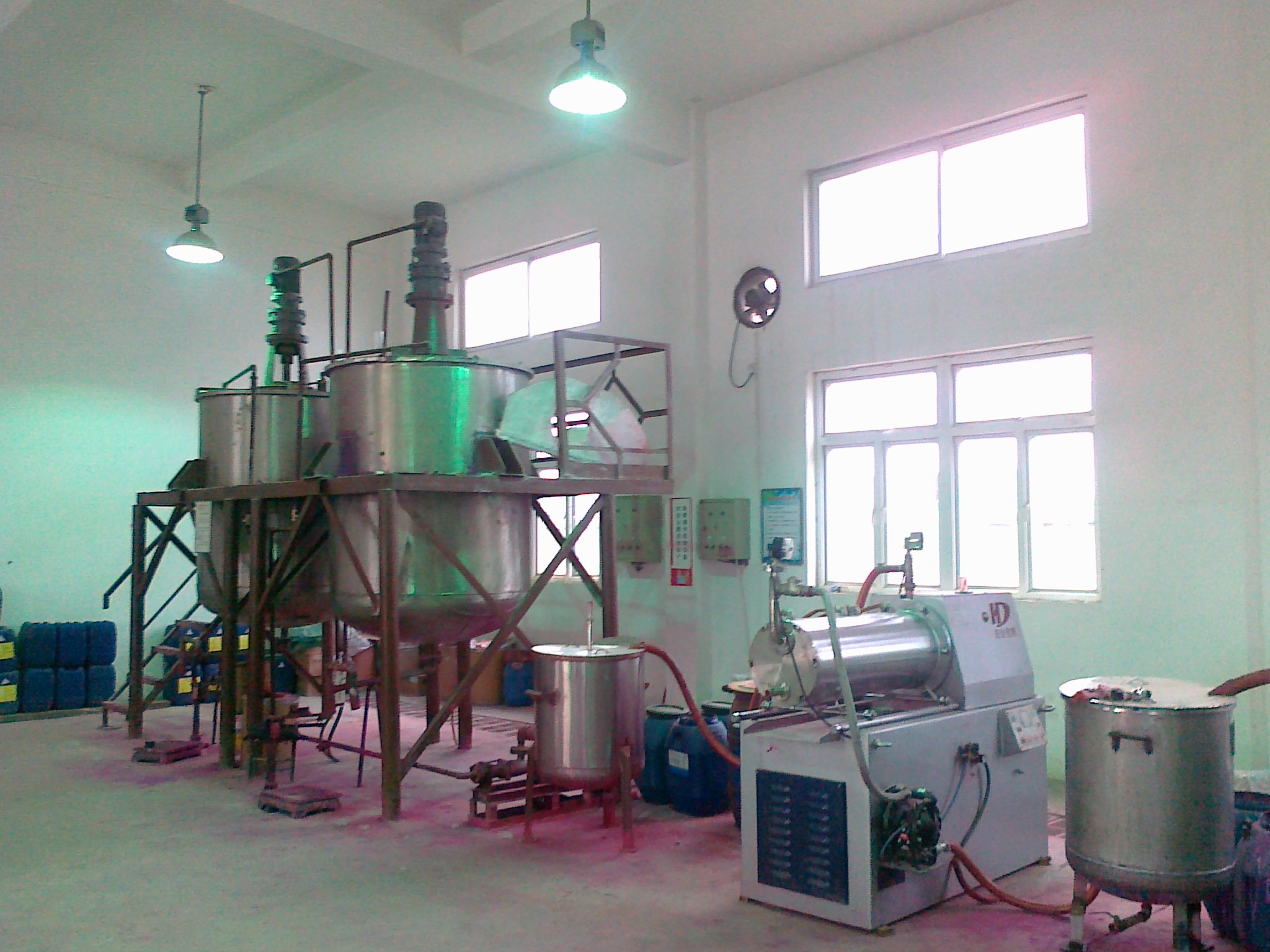 安徽客户使用砂磨机生产种衣剂现场