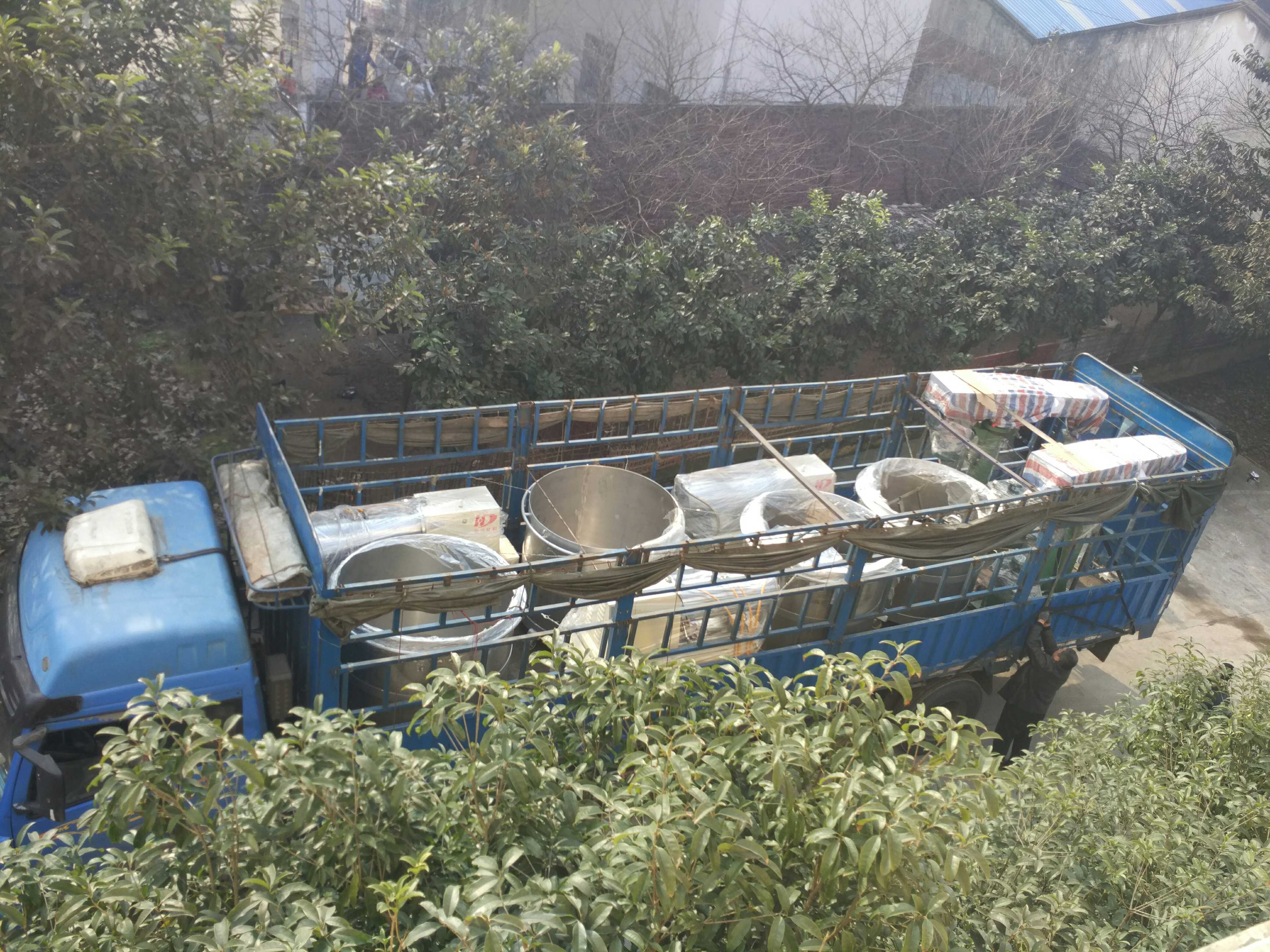 新疆客户砂磨机和搅拌机发货现场